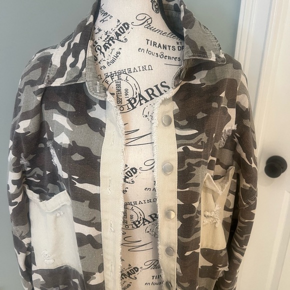NWOT POL Camouflage Shacket | Size M | Fringe Edges | Distressed - Picture 7 of 12